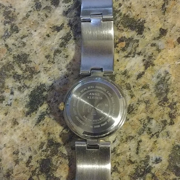 Anne Klein 11. Like new. Comes with box. - Picture 4 of 4